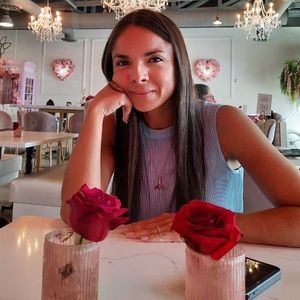 Meet your Posher, Iris